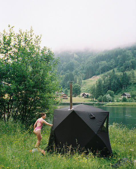 A participant entering the sauna during a past Vernay expedition.